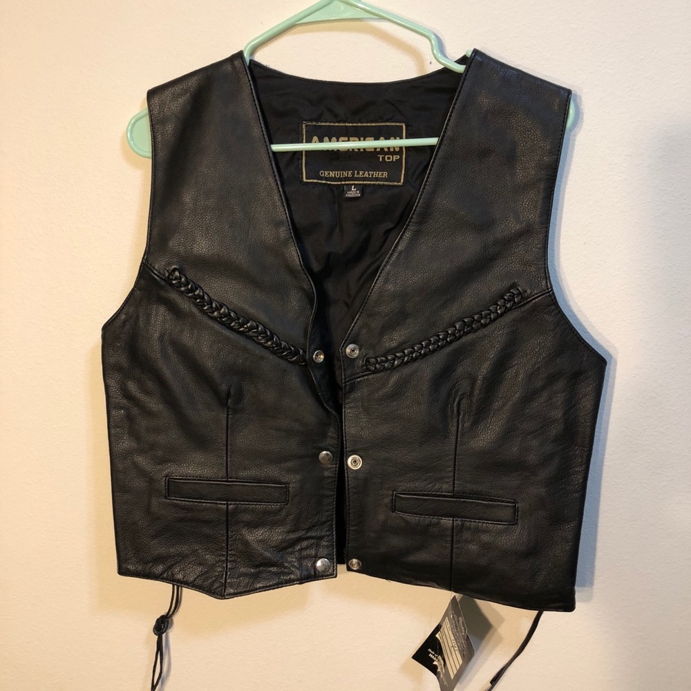 American top women’s leather motorcycle vest !